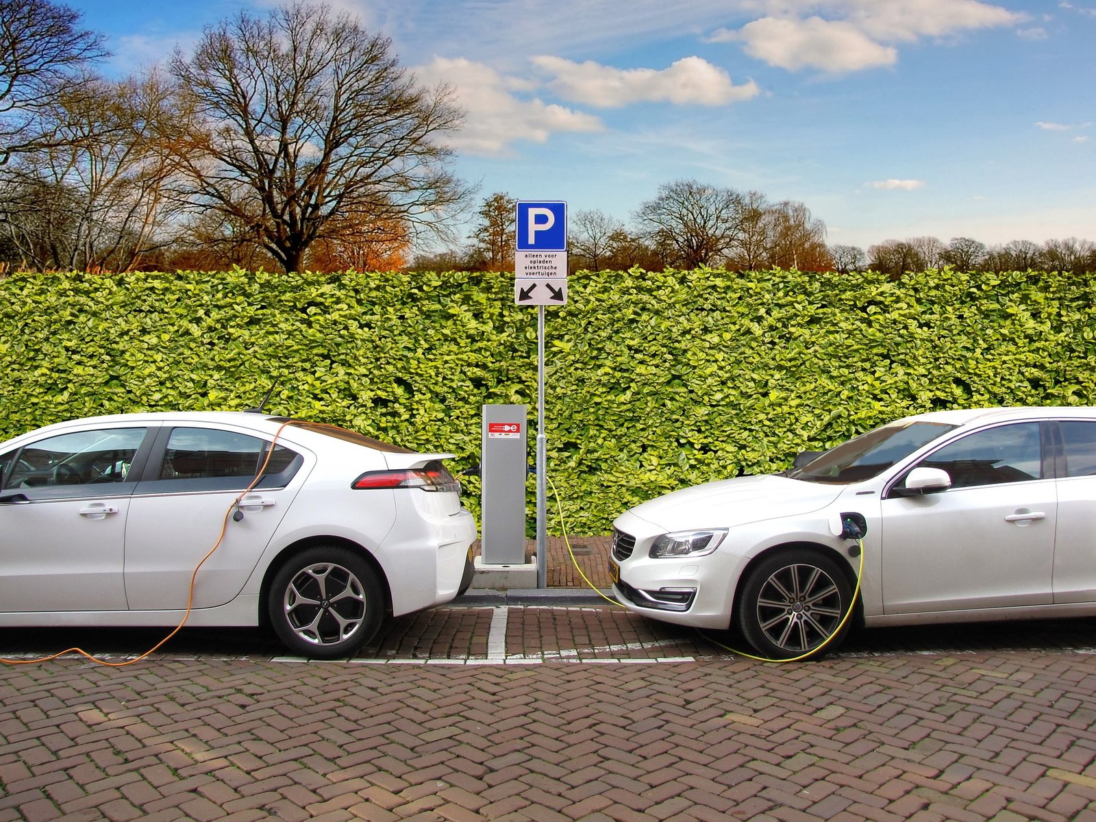 Why Can t Electric Cars Charge Themselves ADM